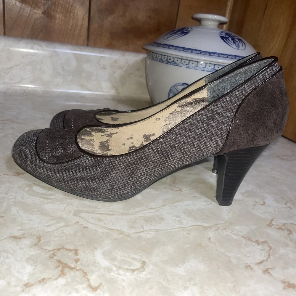 Eva & Zoe Round Toe Pumps 8‎